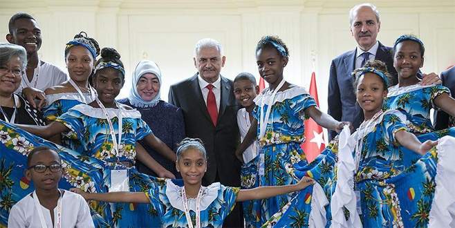Başbakan Yıldırım dünya çocuklarıyla buluştu