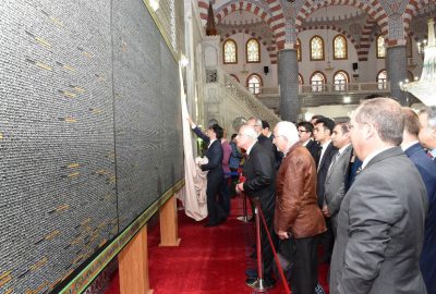 Tuvale Nakşedilmiş Kur’an-ı Kerim, Dergah Camiide sergileniyor