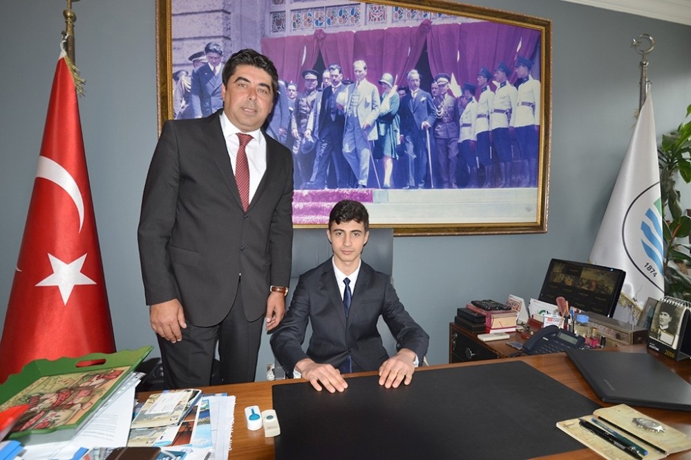 23 Nisan çocukları başkan koltuklarını devraldı