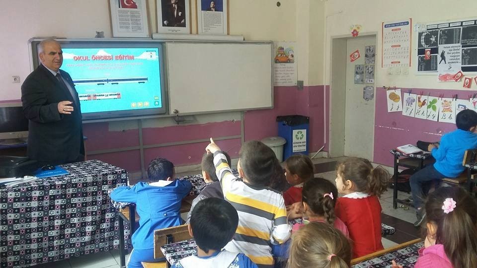 Dumlupınar ve Altıntaş’ta 900 öğrenciye trafik eğitimi Dumlupınar ve Altıntaş’ta 900 öğrenciye trafik eğitimi