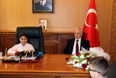 Vali koltuğuna oturdu, giriş-çıkış saatlerini değiştireceğini söyledi