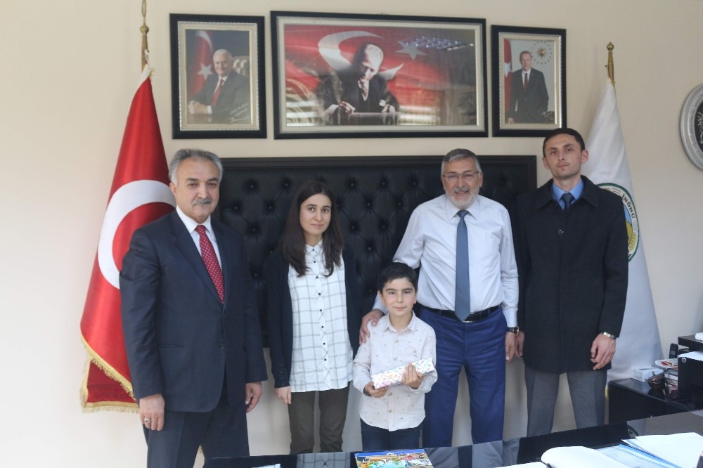 İnönü’de başkanlık koltuğu küçük Enes’e emanet