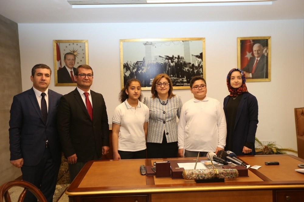 Fatma Şahin makamını çocuklara bıraktı