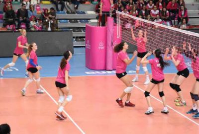 Pembe file ile kansere dikkat çektiler