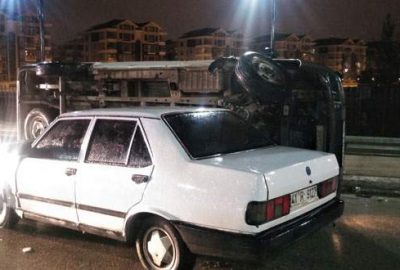 Yeni aldığı aracı yan yattı, oğlu parayı aradı