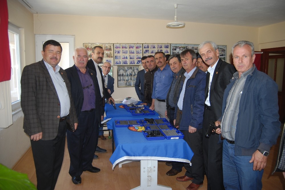 Malkara’da muhtarlara silah tanıtımı yapıldı