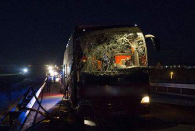 Yolcu otobüsüyle kamyon çarpıştı: 11 yaralı