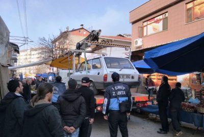 Zabıtadan pazar yerine araç bırakmayın uyarısı