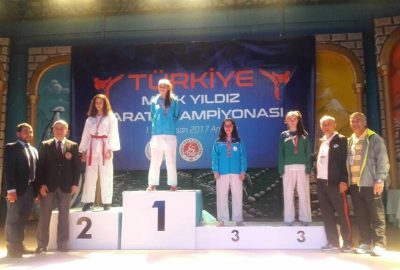 Kartepeli karateciler, şampiyonadan madalyalarla döndü