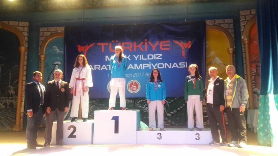 Kartepeli karateciler, şampiyonadan madalyalarla döndü Kartepeli karateciler, şampiyonadan madalyalarla döndü