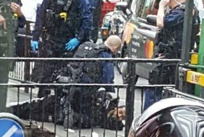 Londra’da bıçaklı saldırgan paniği