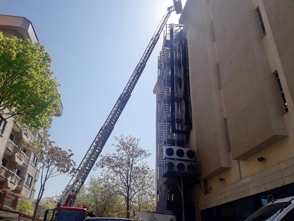 Başkent’te PTT şubesindeki yangın paniğe neden oldu Başkent’te PTT şubesindeki yangın paniğe neden oldu