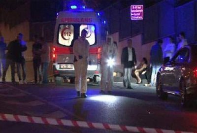 Lüks otomobile silahlı saldırı: 2 ölü