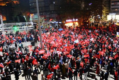 Bursa’da referandum sonucunu davul zurna ile kutladılar