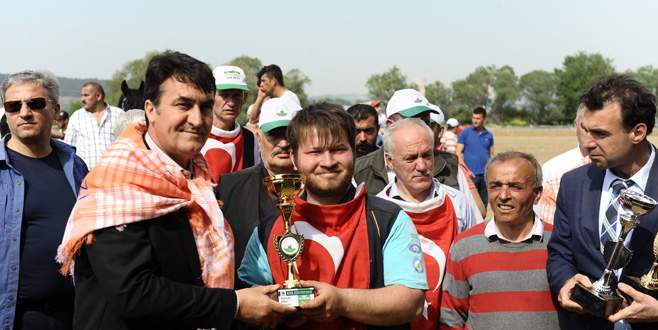 Bursa’da ‘Rahvan At Yarışları’ renkli görüntülere sahne oldu