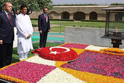 Erdoğan, Mahatma Gandhi Anıtı’nı ziyaret etti