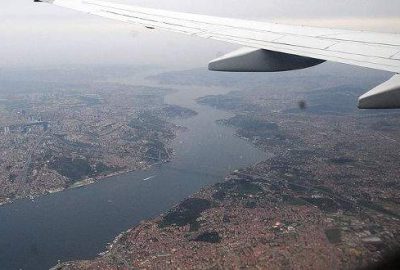 Çevreci pilot denizi kirleten gemiyi bildirdi