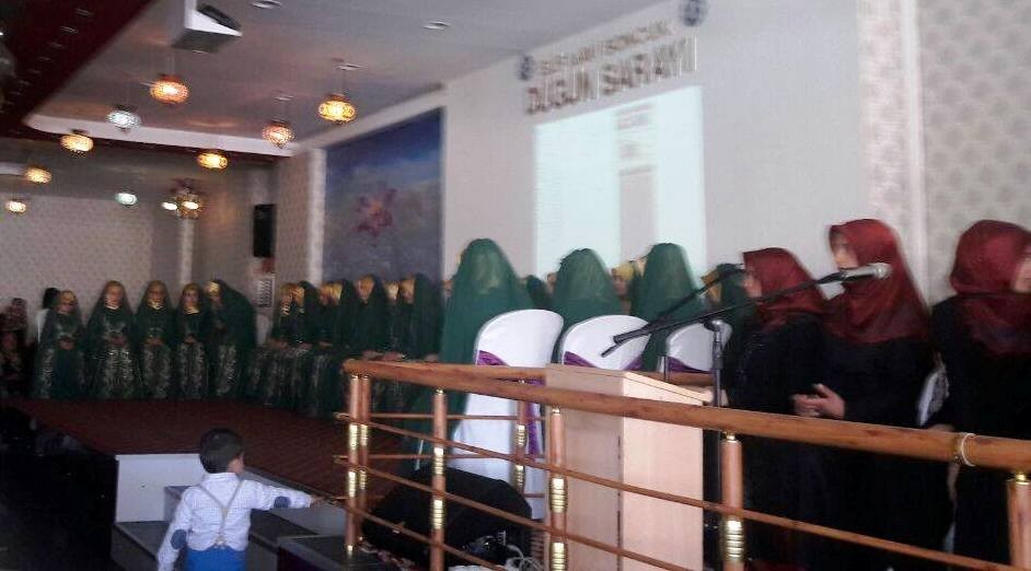 Erciş’te 22 kız hafız törenle taç giyip icazet aldı