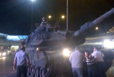 Darbeci komutan gözünü kırpmadan vurdu