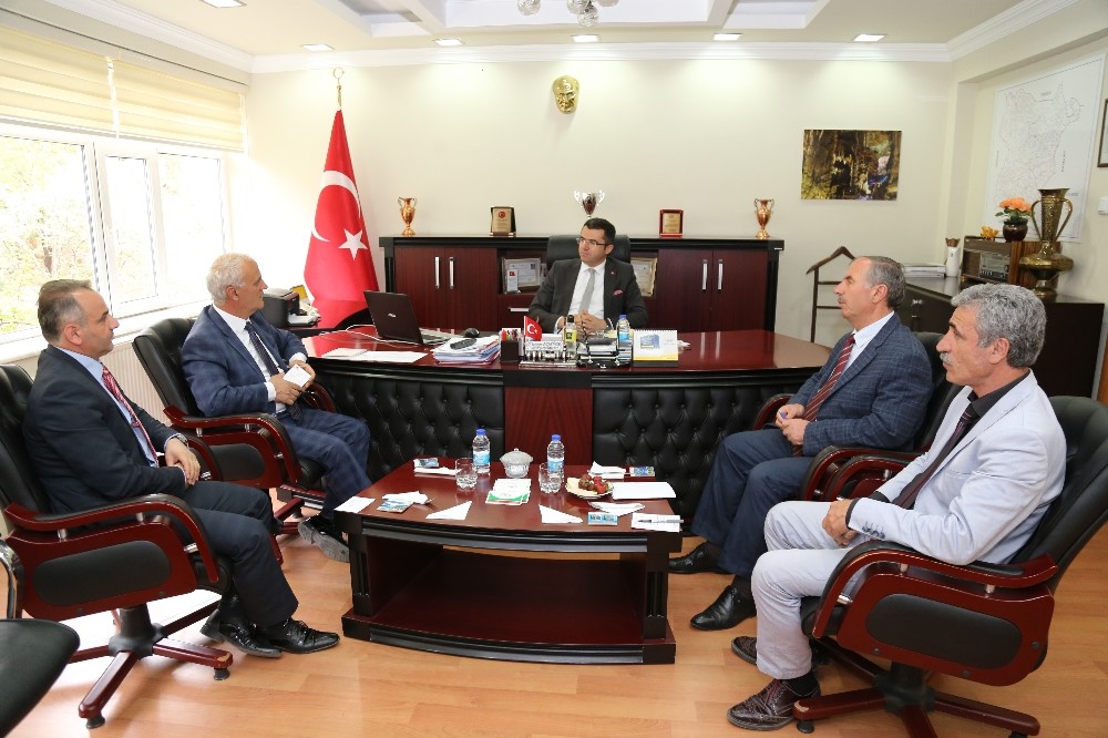 Vali Memiş’ten Özel İdare’de değerlendirme toplantısı Vali Memiş’ten Özel İdare’de değerlendirme toplantısı