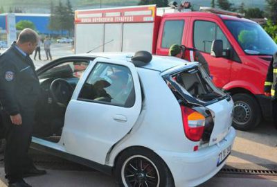 Bursa’da otomobille minibüs çarpıştı: Yaralılar var