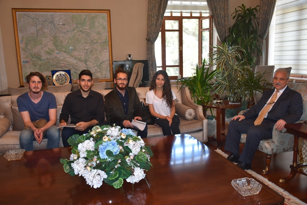 Vali Güvençer konuklarını ağırladı