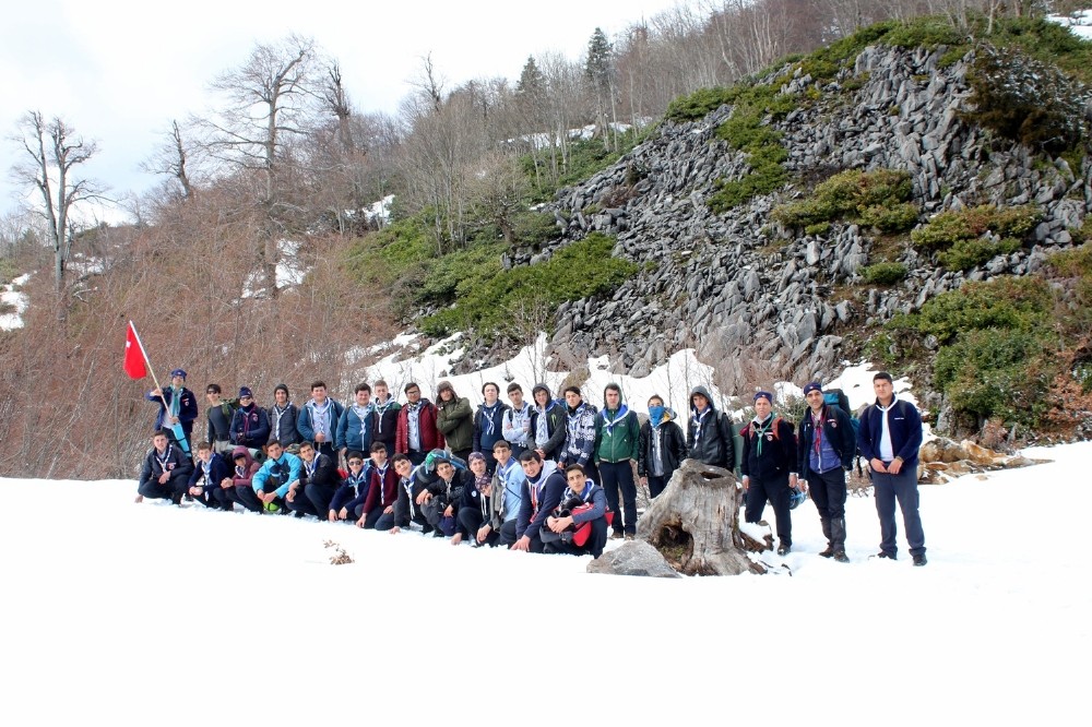 Büyükşehirli izciler doğada hayatta kalmayı öğrendi