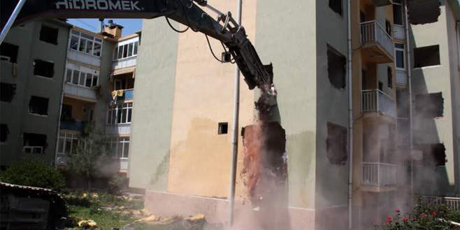 Bursa’da 120 dairelik site törenle yıkıldı