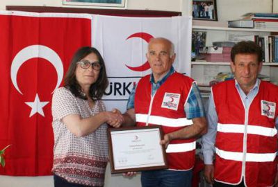 Annesinin dairesini Kızılay’a bağışladı