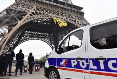 Greenpeace’den Eyfel Kulesi’nde eylem