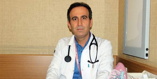 Astım hastalarının dikkat etmesi gerekenler Astım hastalarının kedi, köpek, kuş gibi tüy döken hayvanlardan uzak