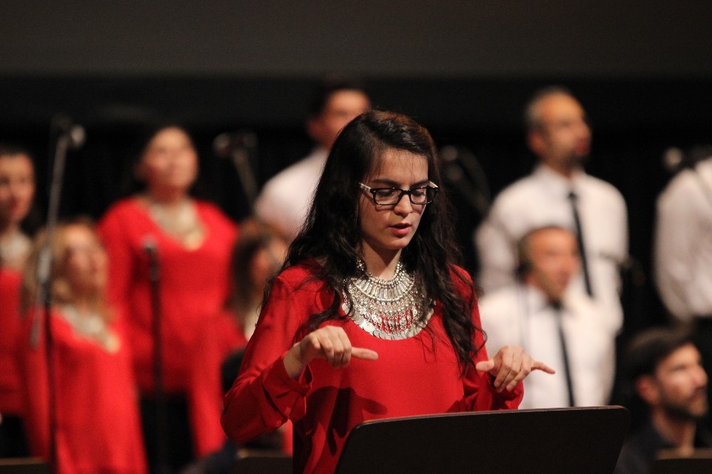 Görmeden duymadan çaldılar, dinleyenler gözyaşlarını tutamadı
