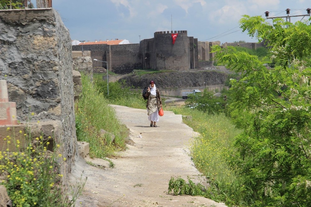 Kabir ziyareti için para toplayarak yol yaptılar