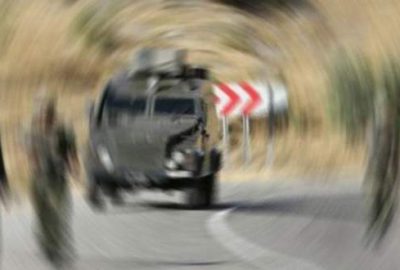 Askerleri taşıyan zırhlı araç devrildi: 11 asker yaralı