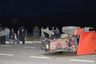 Tokat’ta otomobille traktör çarpıştı: 2 yaralı