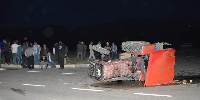 Tokat’ta otomobille traktör çarpıştı: 2 yaralı