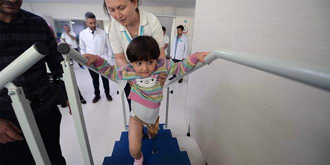 Özge bebeğe protez takılacak