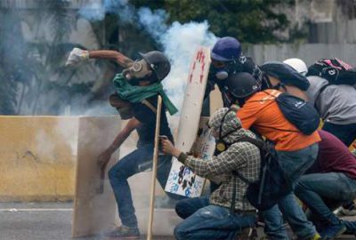 Venezuela’da ‘sokak savaşı’