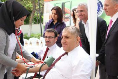 Öğrencilerden şeker ve tansiyon ölçümü