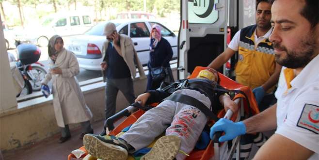 Otomobil şarampole uçtu: 1’i ağır 2 yaralı Otomobil şarampole uçtu: 1’i ağır 2 yaralı