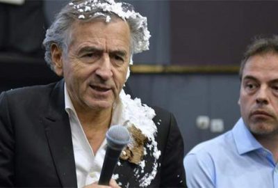 ‘Filozof’ Levy’e pastalı protesto