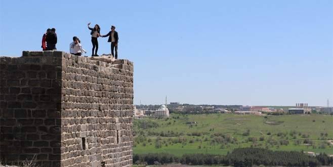 Diyarbakır surlarına ‘özçekim’ yasağı