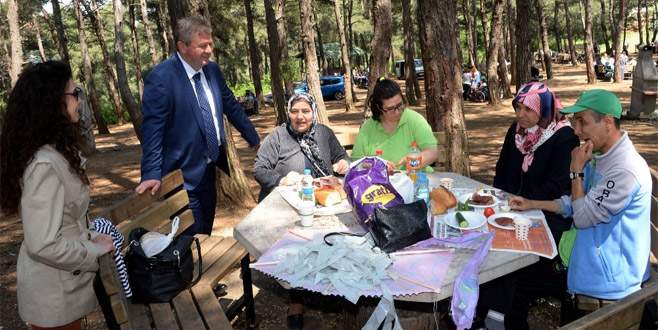 Engelliler piknikte gönüllerince eğlendi Engelliler piknikte gönüllerince eğlendi