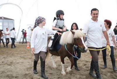 Bursa’da engelli çocuklar için ‘atla terapi merkezi’ açıldı