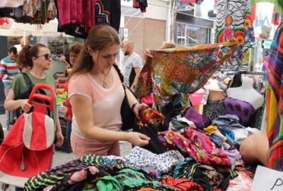 Komşudan Ayvalık pazarına hücum