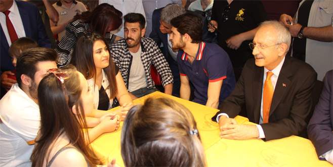 Kılıçdaroğlu Bursa’da gençlerle bir araya geldi