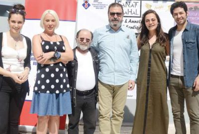 Sanatçıdan dost olur!