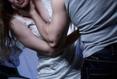 Boşandığı eşini kafasına çekiçle vurarak öldürdü