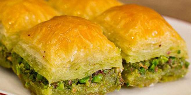 Ünlü baklavacı tahliye edildi