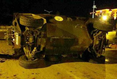 Otomobille askeri araç çarpıştı: 8 yaralı